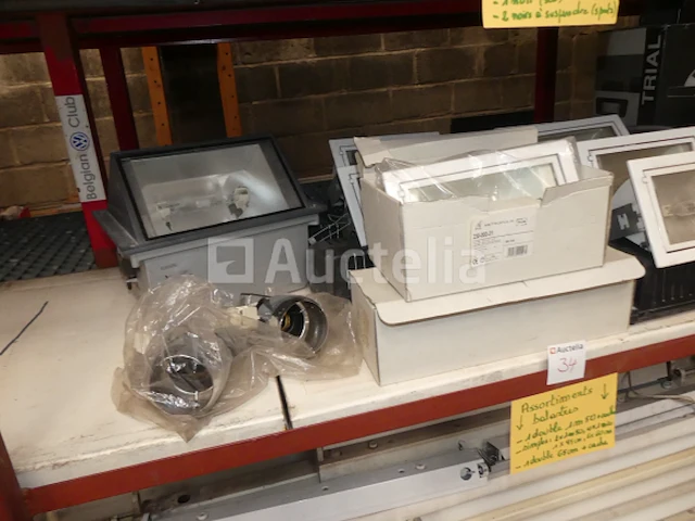 Diverse lampen, spots en plafondlampen - afbeelding 3 van  14