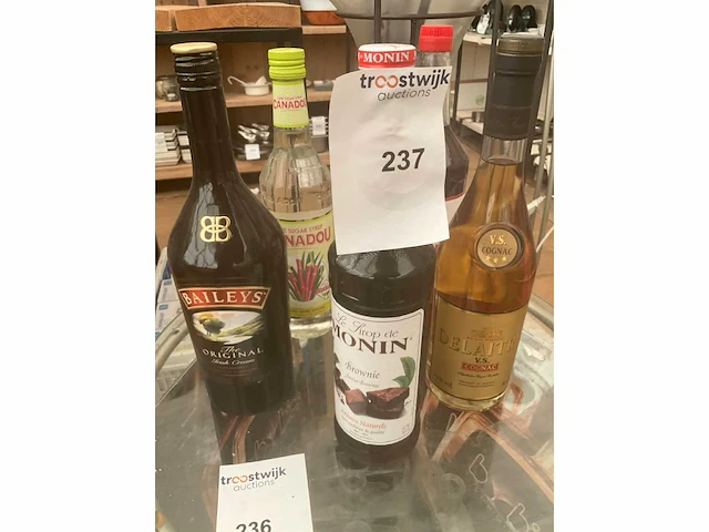 Diverse likeuren (5x) - afbeelding 1 van  2