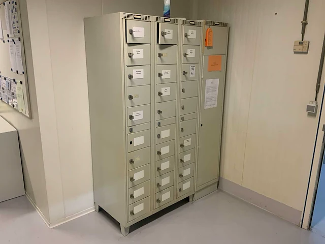 Diverse locker en dossierkasten - afbeelding 1 van  6