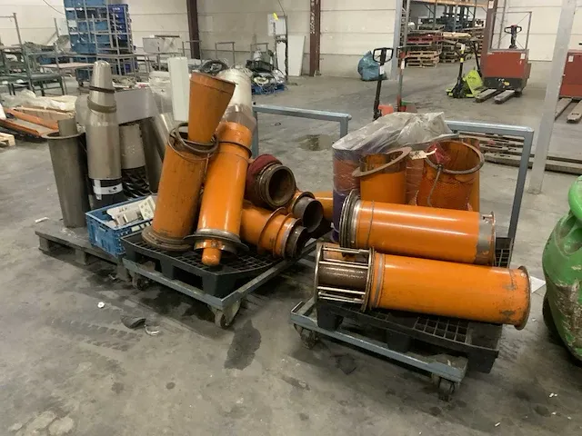 Diverse machine onderdelen - afbeelding 1 van  8