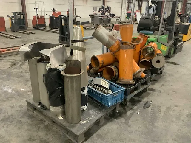 Diverse machine onderdelen - afbeelding 2 van  8