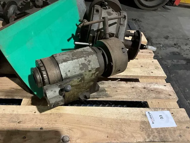 Diverse machine onderdelen - afbeelding 2 van  5