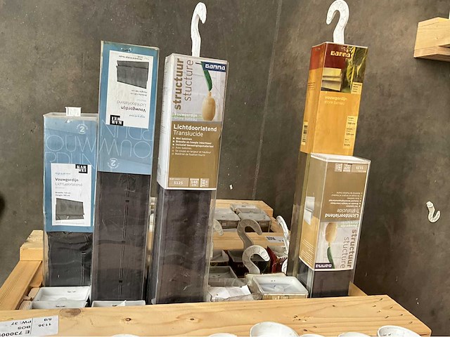 Diverse maten vouwgordijnen lichtdoorlatend (24x) - afbeelding 2 van  6