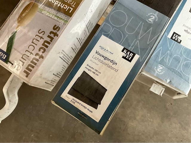 Diverse maten vouwgordijnen lichtdoorlatend (24x) - afbeelding 3 van  6