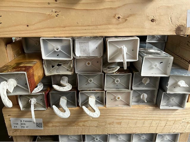 Diverse maten vouwgordijnen lichtdoorlatend (24x) - afbeelding 5 van  6