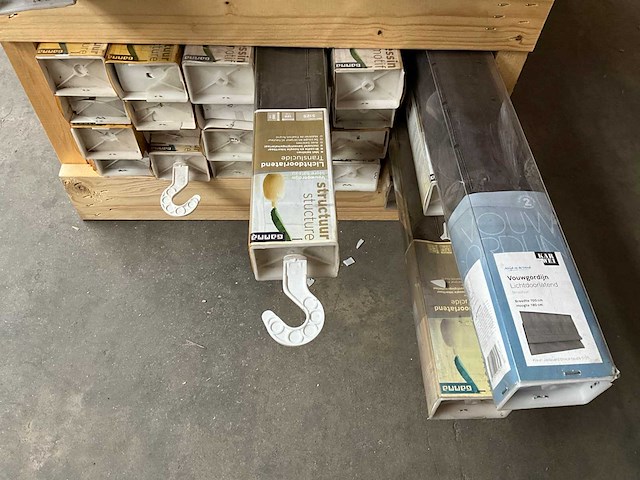 Diverse maten vouwgordijnen lichtdoorlatend (24x) - afbeelding 3 van  6