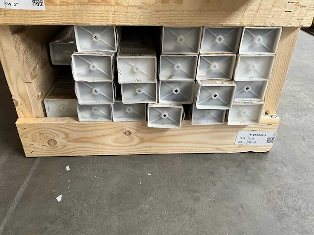 Diverse maten vouwgordijnen lichtdoorlatend (24x) - afbeelding 5 van  6