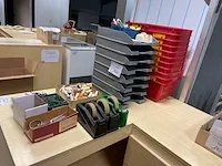 Diverse materiaal - afbeelding 1 van  9