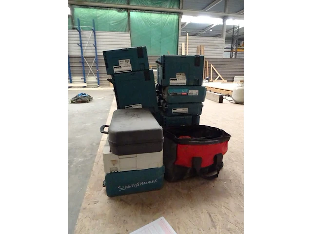 Diverse materiaalkoffers - afbeelding 3 van  3