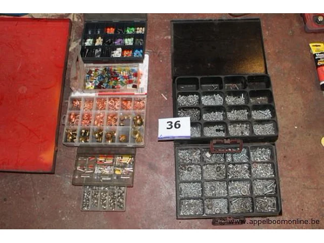 Diverse materiaalkoffertjes inh wo. schroeven, koperen ringen, etc - afbeelding 1 van  4