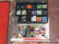 Diverse materiaalkoffertjes inh wo. schroeven, koperen ringen, etc - afbeelding 2 van  4
