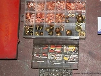 Diverse materiaalkoffertjes inh wo. schroeven, koperen ringen, etc - afbeelding 3 van  4