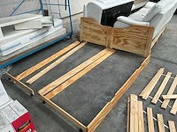 Diverse matrassen+ gedemonteerd bed + salontafel (2x) - afbeelding 6 van  7