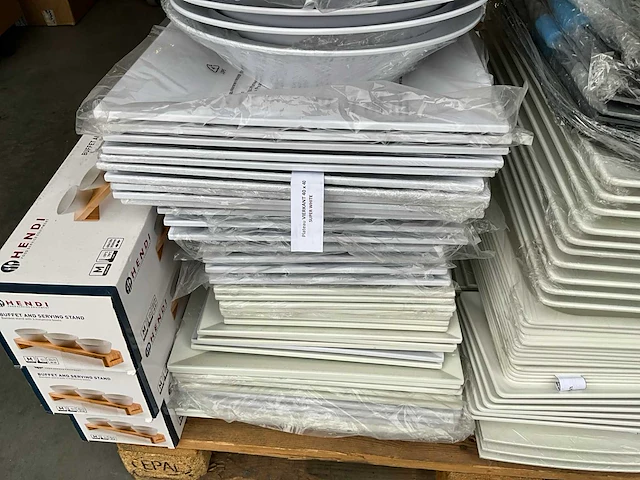 Diverse melamime serveerkommen, gastronormtrays, borden en melamime leistenen ( circa 150x ) - afbeelding 10 van  34