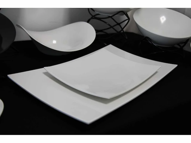 Diverse melamime serveerkommen, gastronormtrays, borden en melamime leistenen ( circa 150x ) - afbeelding 22 van  34