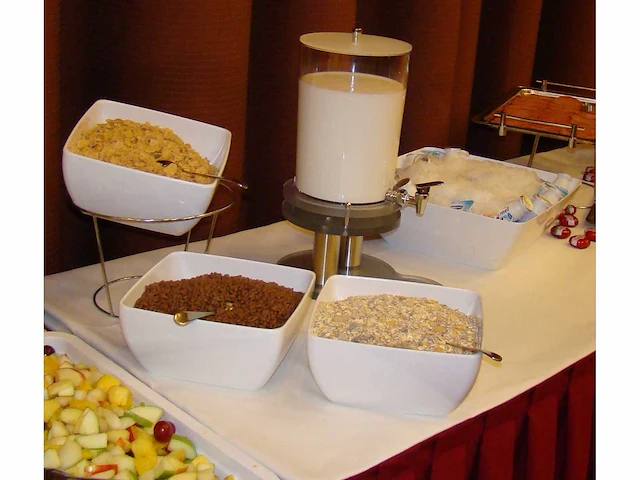 Diverse melamime serveerkommen, gastronormtrays, borden en melamime leistenen ( circa 150x ) - afbeelding 28 van  34