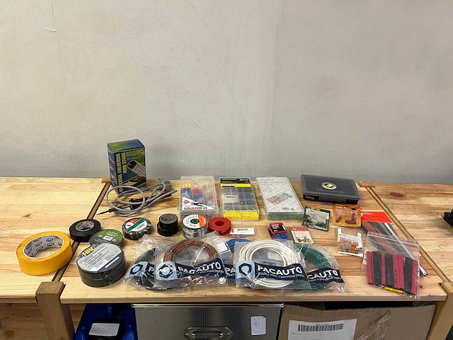 Diverse merken - assortiment diversen elektra toebehoren (29x) - afbeelding 1 van  15