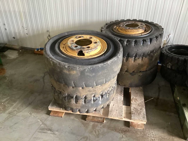 Diverse merken heftruck wielen band, wiel en velg (6x) - afbeelding 4 van  4