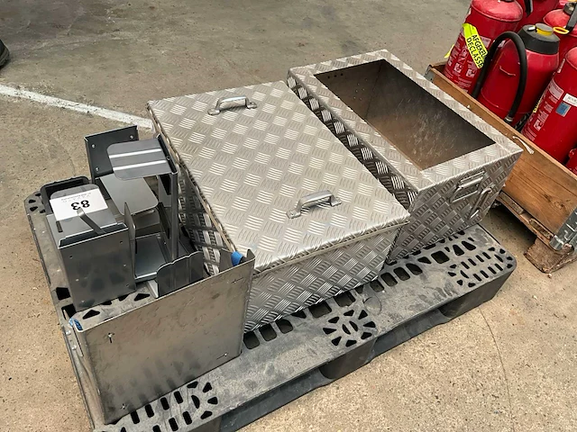 Diverse metalen opbergkisten en houders - afbeelding 5 van  5