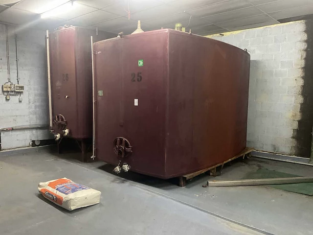Diverse metalen opslagtanks (2x) - afbeelding 1 van  3
