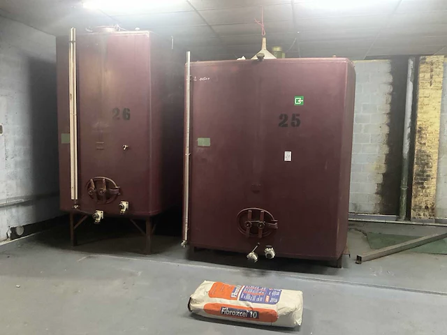 Diverse metalen opslagtanks (2x) - afbeelding 2 van  3