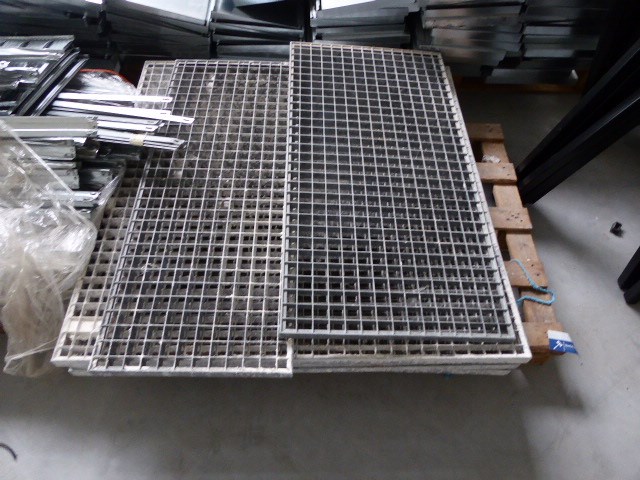 Diverse metalen platen - afbeelding 1 van  1