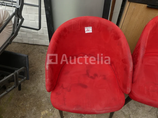 Diverse meubelonderdelen, stoelen met armleuningen, kinderstoelen, wastafels op meubels, aluminium beglaasde frames - afbeelding 1 van  18