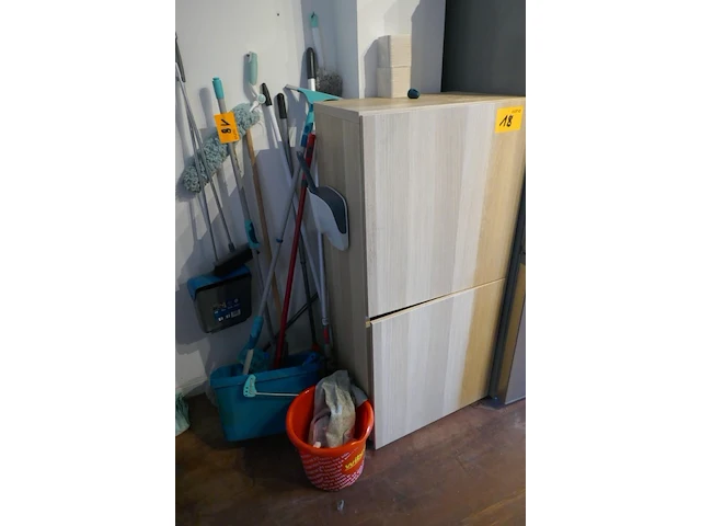 Diverse meubels en diverse items - afbeelding 4 van  5