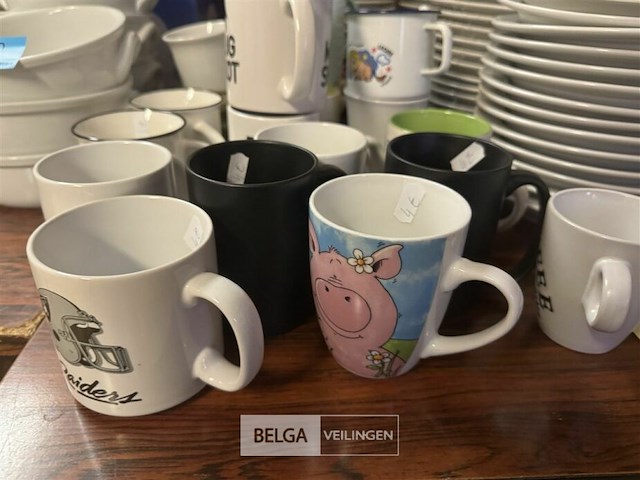 Diverse mokken en kopjes - afbeelding 2 van  5