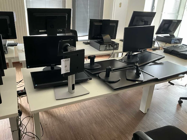 Diverse monitoren (7x) - afbeelding 2 van  9