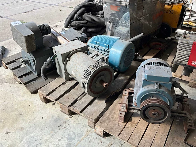 Diverse motoren (4x) - afbeelding 1 van  10
