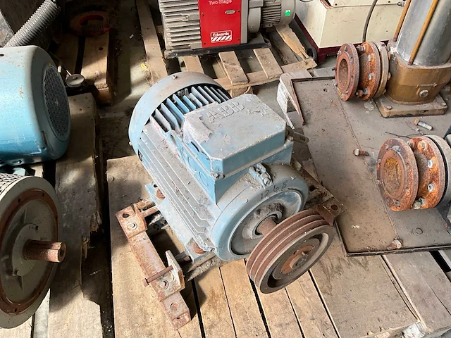 Diverse motoren (4x) - afbeelding 3 van  10