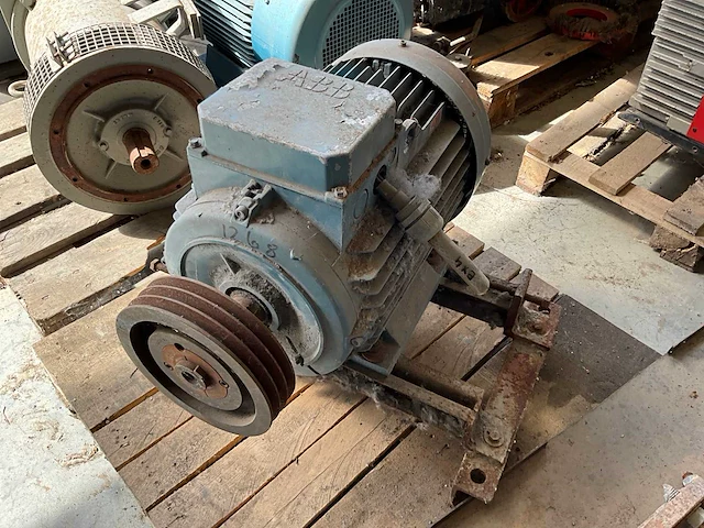 Diverse motoren (4x) - afbeelding 5 van  10