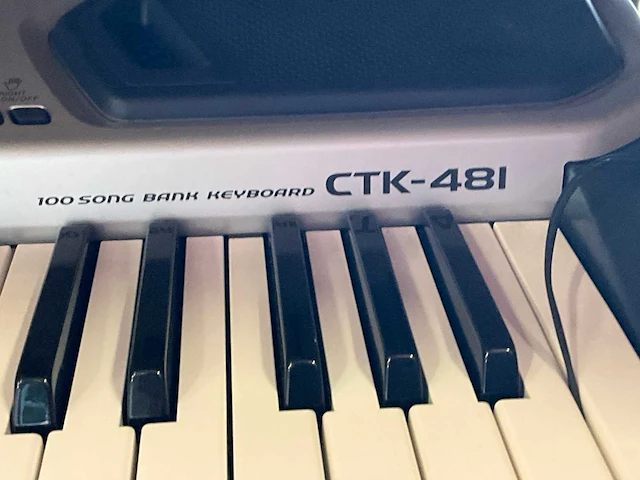 Diverse muziekinstrumenten - afbeelding 2 van  14