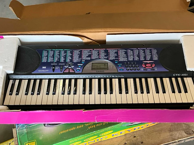 Diverse muziekinstrumenten - afbeelding 12 van  14