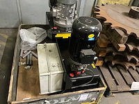 Diverse oliepompen (2x) - afbeelding 3 van  6