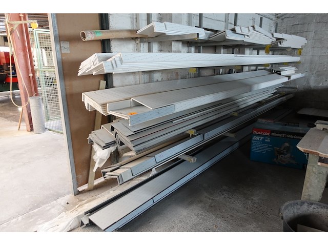 Diverse onderdelen raamproductie - afbeelding 1 van  9