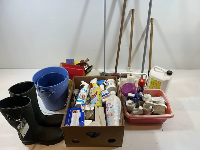 Diverse onderhoudsproducten - afbeelding 1 van  8