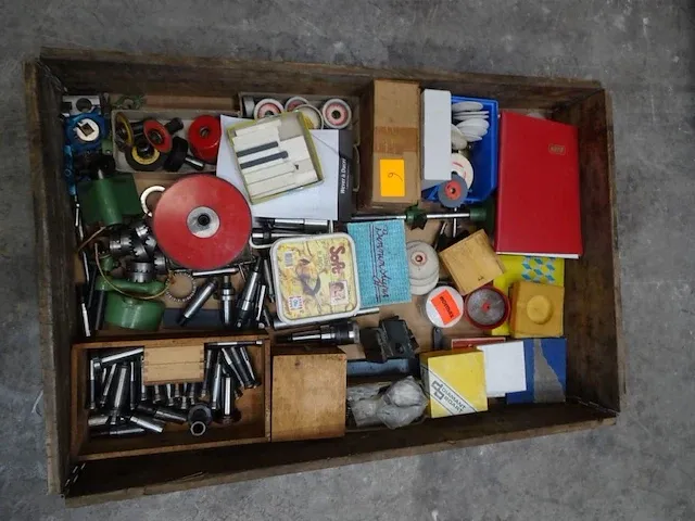 Diverse opspangereedschappen en slijpstenen - afbeelding 2 van  9