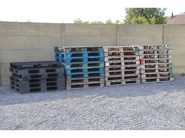 Diverse palletten 30stuks (marge) - afbeelding 1 van  1