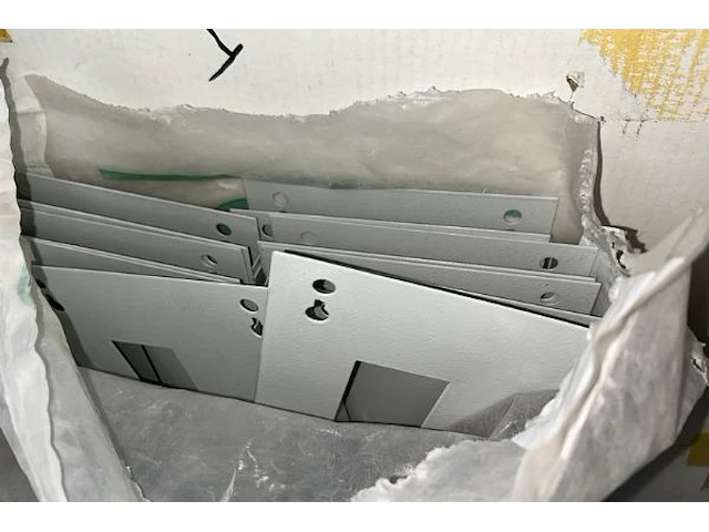 Diverse plexi en metalen platen - afbeelding 4 van  5