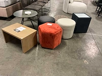 Diverse poefs en bijzettafels (6x) - afbeelding 1 van  10