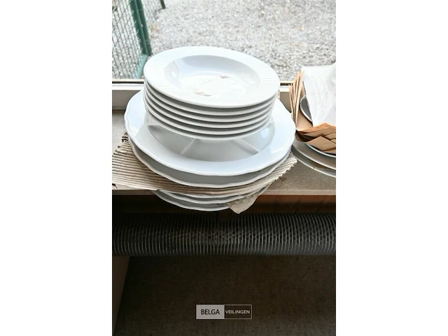 Diverse porseleinen servies - afbeelding 3 van  3