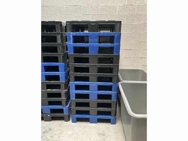 Diverse pvc palletten (54x) - afbeelding 2 van  8
