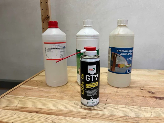 Diverse reinigings- en onderhoudsproducten - reinigings- en onderhoudsproducten (4x) - afbeelding 1 van  5