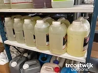 Diverse reinigingsprodukten - afbeelding 3 van  4