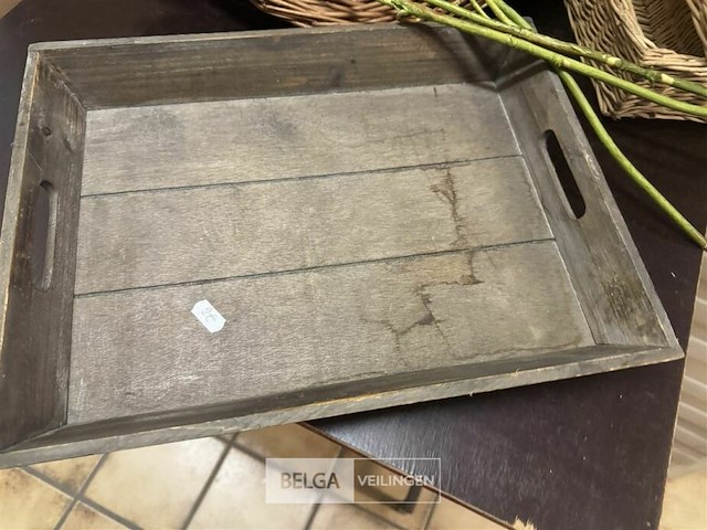 Diverse rieten manden & houten dienblad - afbeelding 4 van  5