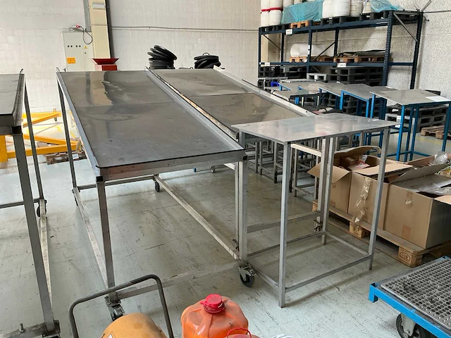 Diverse rvs roltafels (4x) - afbeelding 1 van  12