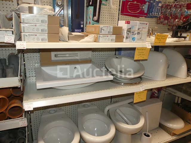 Diverse sanitaire voorzieningen en accessoires - afbeelding 2 van  15