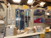 Diverse sanitaire voorzieningen en accessoires - afbeelding 1 van  15